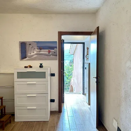 Hostdomus - Arcobaleno Apartment