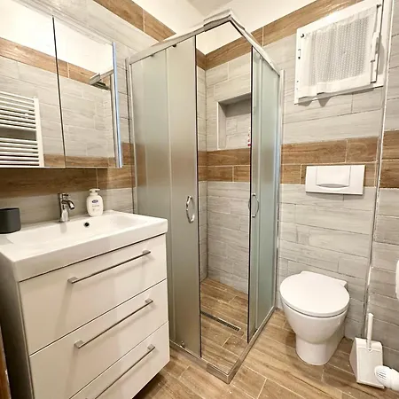 Hostdomus - Arcobaleno Apartment